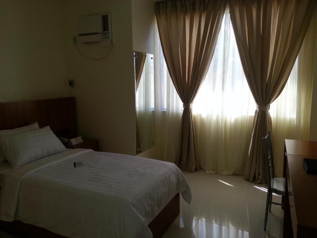 Parkway Hotel Surigao Room photo